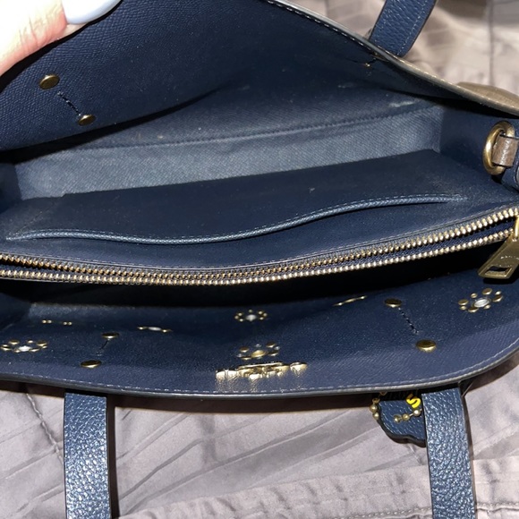 SLIGHTLY USED COACH PURSE - OLIVE GREEN - Picture 7 of 8